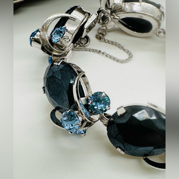 Vintage Blue Rhinestone Crystal Bracelet - Picture 10 of 17